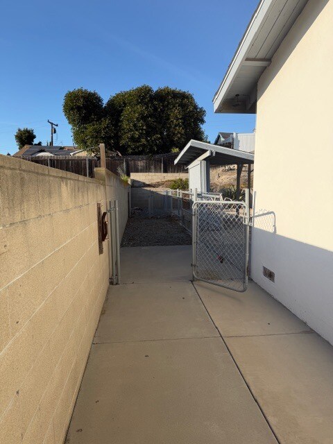 Building Photo - 6322 Clyde Ave