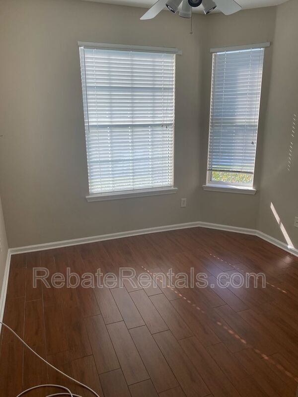 Building Photo - 7801 Point Meadows Dr