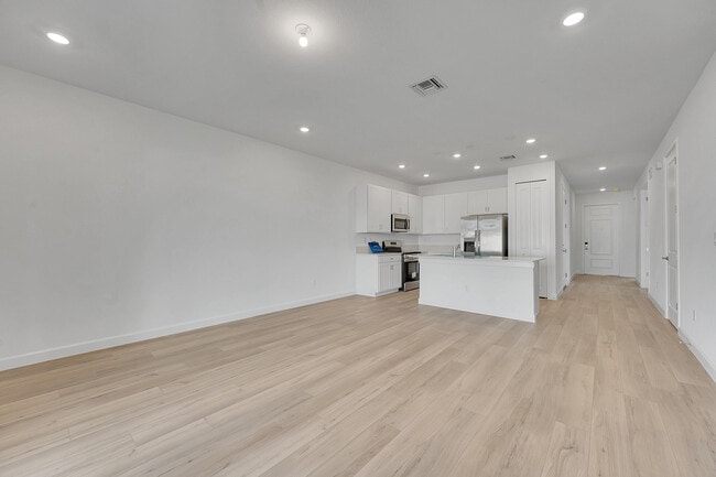 Building Photo - 6436 Seabright Ter