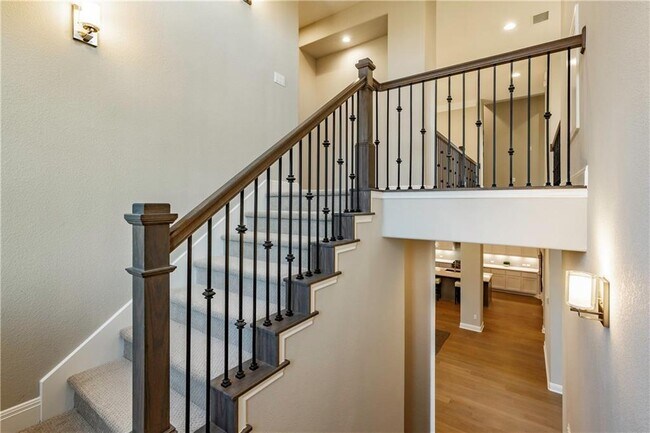 Building Photo - 511 Woodside Ter