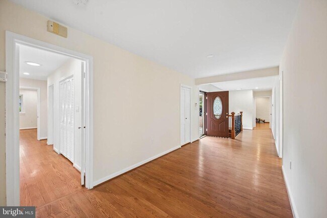 Building Photo - 7016 Hopewood St