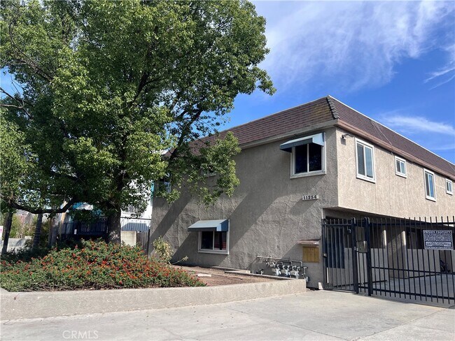 Building Photo - 11254 Oxnard St