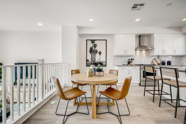 Building Photo - Coming Soo!! Beautiful 4bed/3bath Townhome in Fashion Valley **Move in Special Half off 1st month...