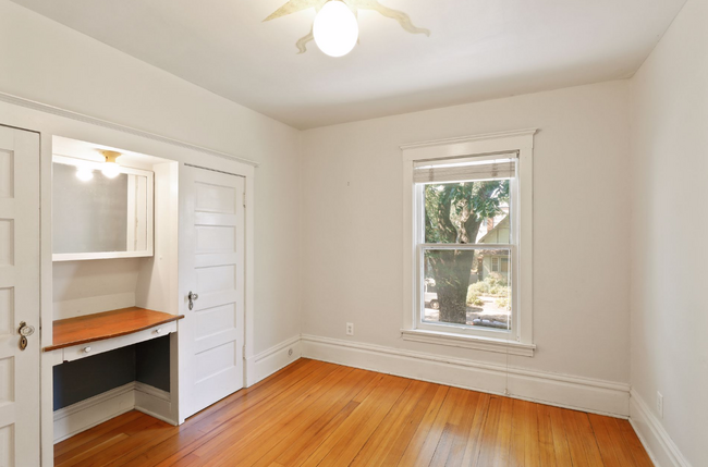 3rd Bedroom - 515 W 22nd St