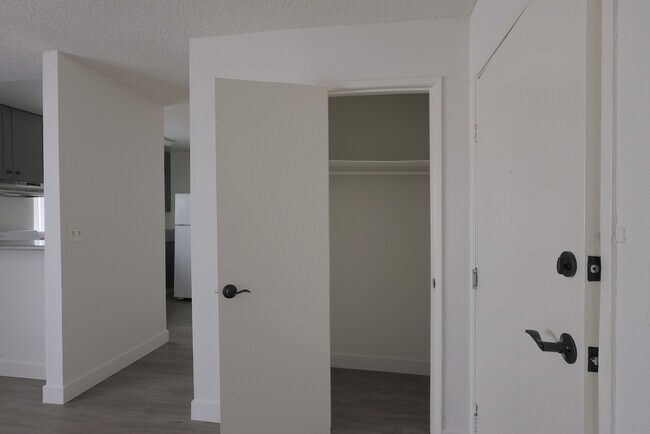 Building Photo - 943 Elden Ave