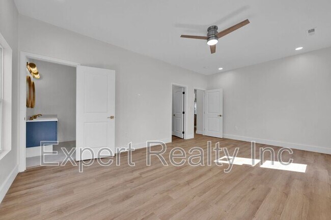 Building Photo - 1720 34th Pl N