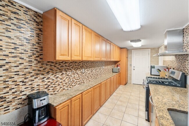 Building Photo - 14 Ford Rd