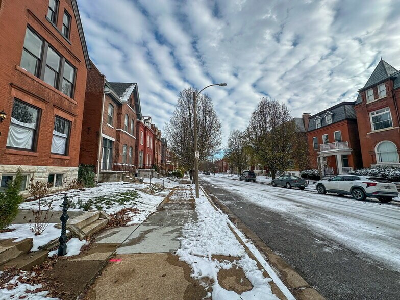 Building Photo - 2747 Armand Pl