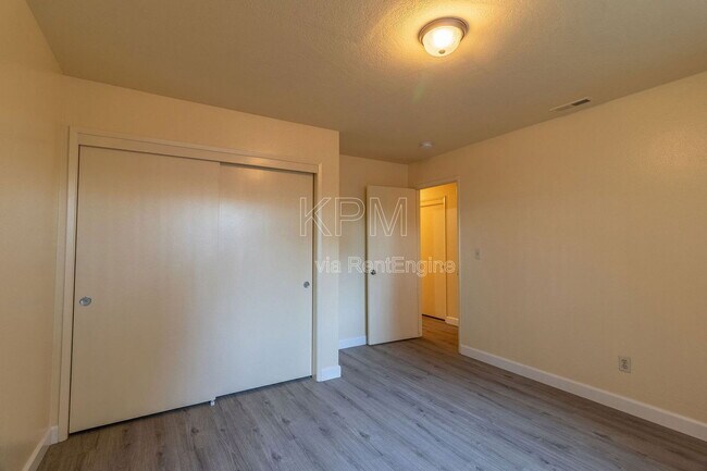 Building Photo - 1036 Princess Dr