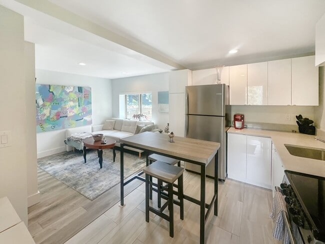 Building Photo - Studio Apartment on Wellington in Breck!  Utilities included.  Year Lease