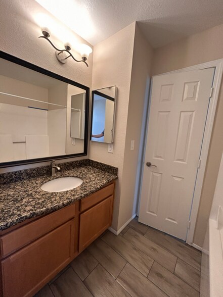 Building Photo - 7300 W Pirates Cove Rd