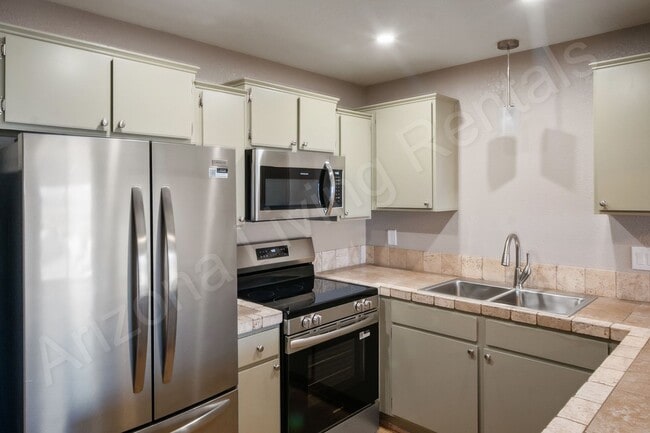 Building Photo - CONDO IN THE HEART OF DOWNTOWN