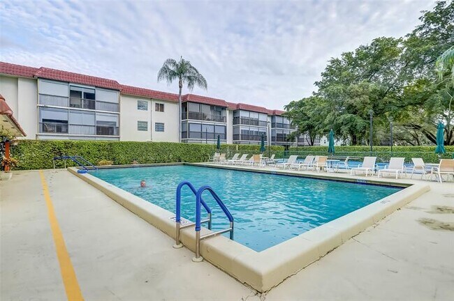 Building Photo - 291 S Hollybrook Dr