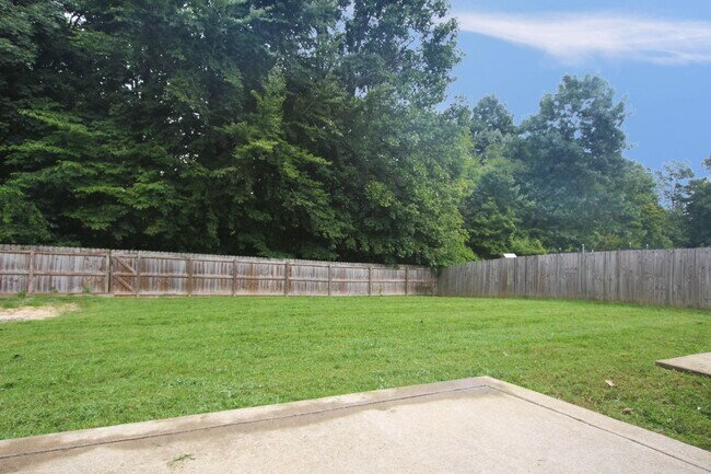 Building Photo - Pet Friendly Four Bedroom!