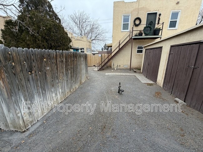 Building Photo - 116 Maple St SE