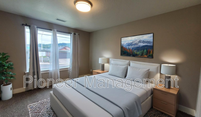 Building Photo - 601 SE Rose Ridge Dr