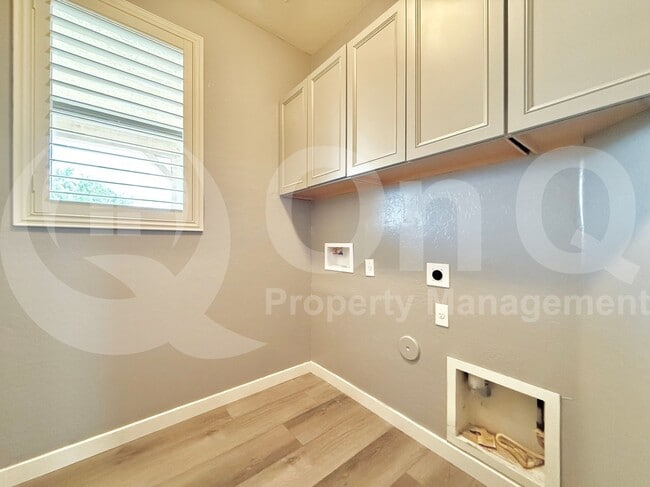 Building Photo - 3148 E Merlot St