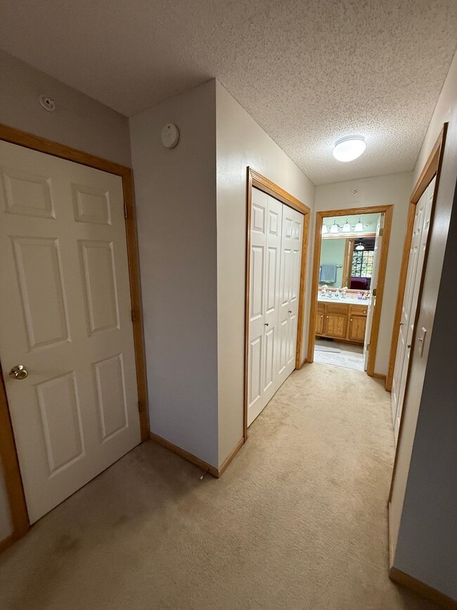 Building Photo - Beautiful 2 Bed, 2 Bath Townhome for Rent ...