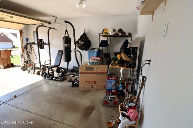 Building Photo - 9509 Hunters Trail Ct