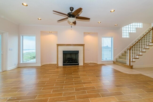 Building Photo - 1626 Strand St