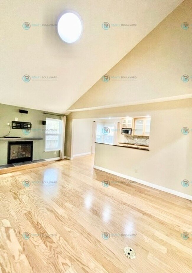 Building Photo - Beautiful- 4 Bedroom, 3 Bath, 3 Car Garage, NW Reno!