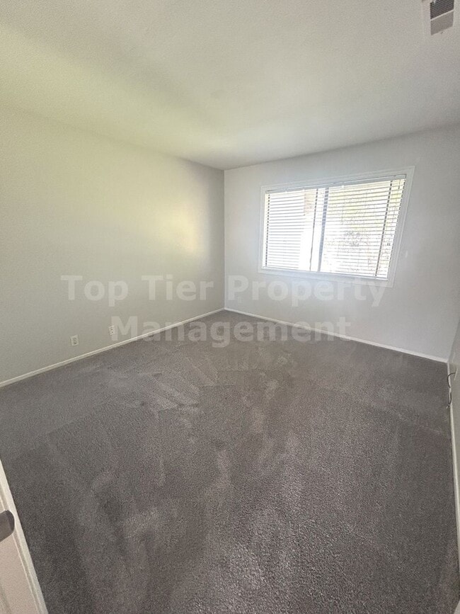 Building Photo - ***Charming 3 bed / 2.5 bath / 1,501 sqft ...