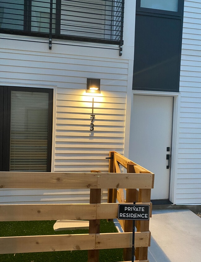 Building Photo - 1173 S Reed Way