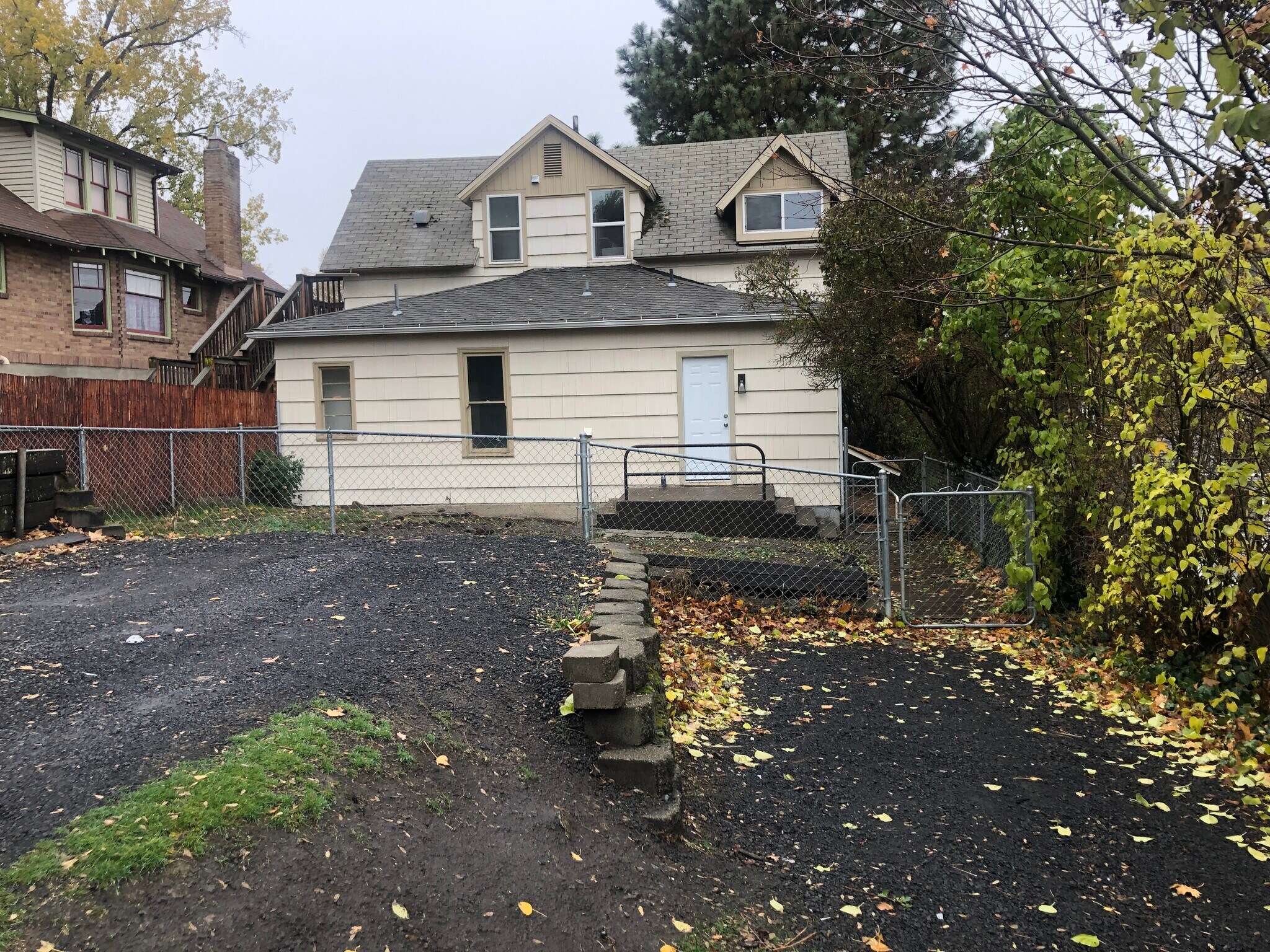 Building Photo - 320 SE High St