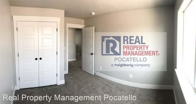 Building Photo - 3 br, 2.5 bath House - 159 Park Lawn #7