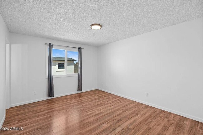 Building Photo - 1664 E Del Rio Dr