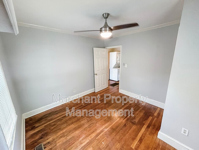 Building Photo - 667 Ravenel St