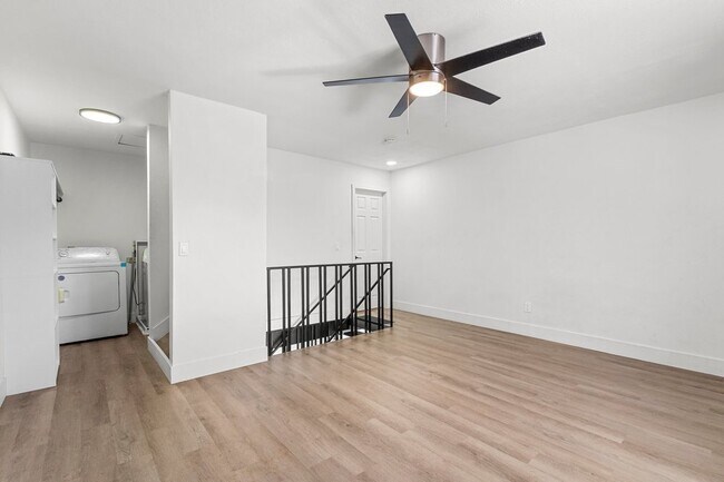 Building Photo - 4414 Overlook Dr