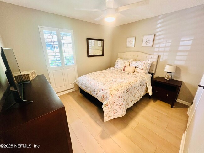 Building Photo - 184 Bermuda Ct