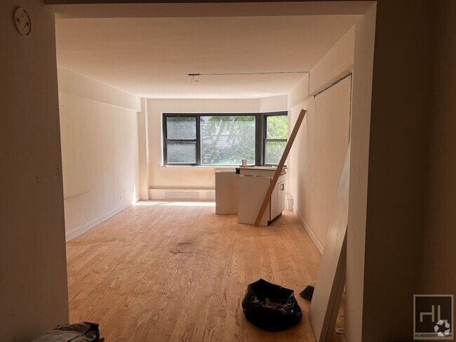 Building Photo - 219 E 69th St
