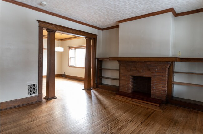 Building Photo - 157 Saranac Ave