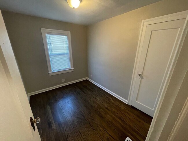 Building Photo - 4522-4524 Evanston Ave