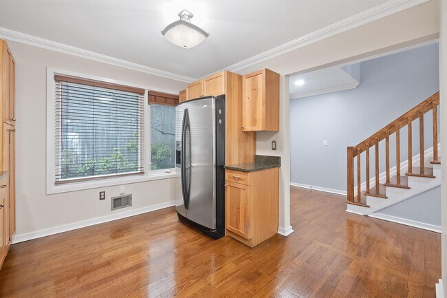 Building Photo - 18 SKYVIEW Ter