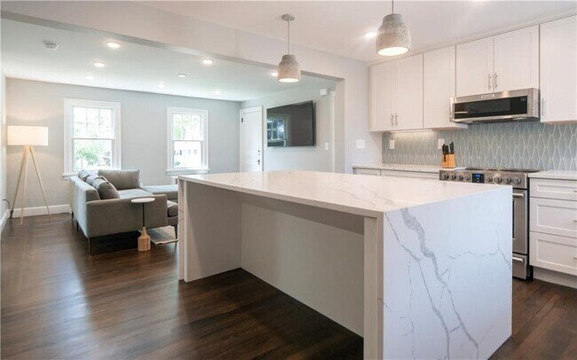 Building Photo - 118 Ruggles Ave