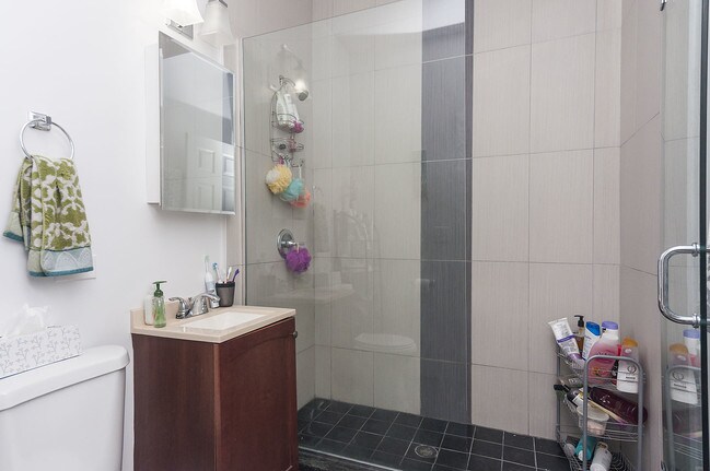 Building Photo - 1900 N Western Ave