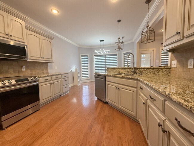 Building Photo - 118 Crystal Lake Dr