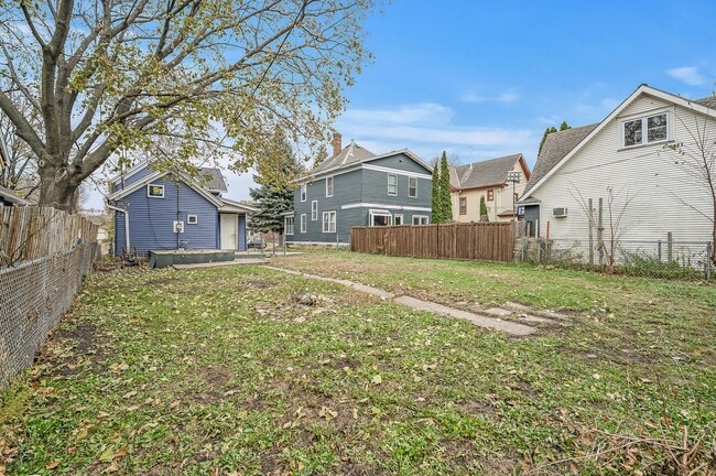 Building Photo - Newly Renovated 3 Bed 2 Bath Home in St Paul