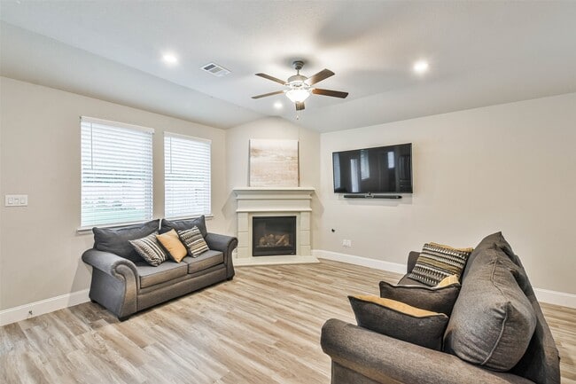 Building Photo - 22095 Volante Dr
