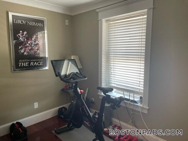 Building Photo - 632 E Broadway