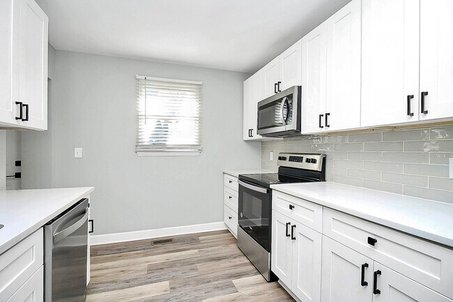 Building Photo - 2921 Ravencroft Dr