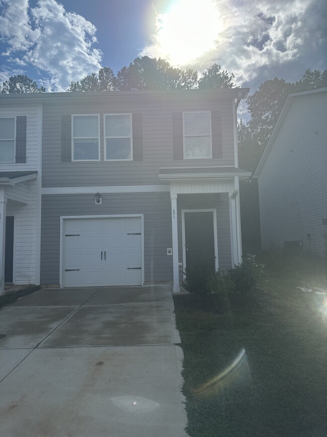 Building Photo - 271 Oakwood Dr NW