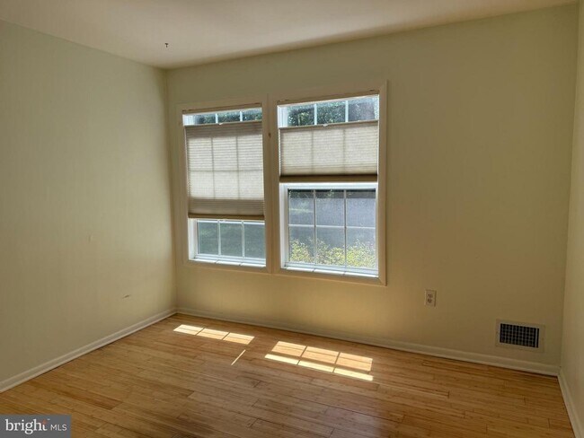 Building Photo - 110 Biscayne Ct