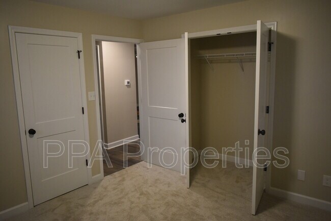 Building Photo - 2894 Willow Cove Dr