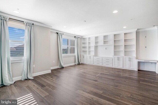 Building Photo - 621 Bluemont Ave
