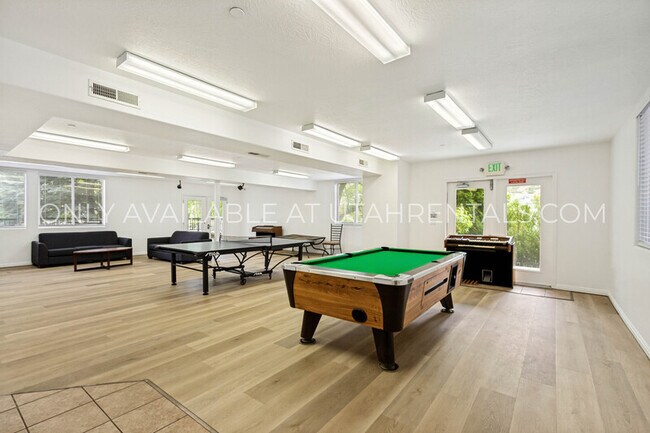 Building Photo - 838 E 700 N