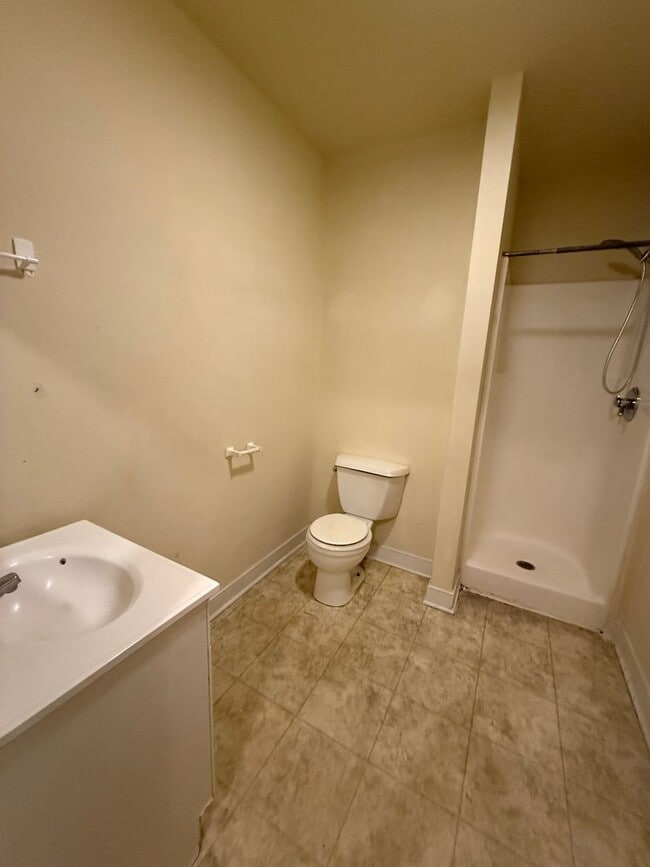 Building Photo - 1242 Parkwood Ave